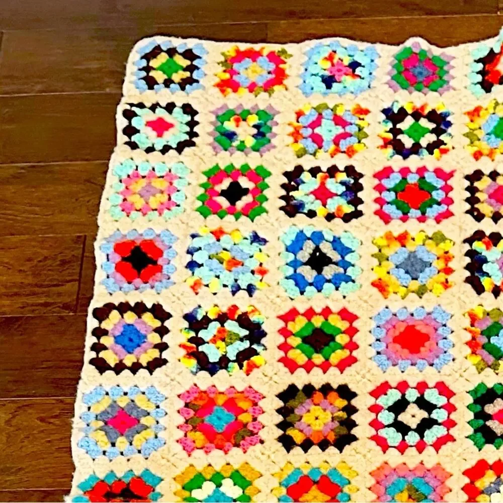 Large granny core blanket Afghan crochet knit hand made blanket Vintage VTG